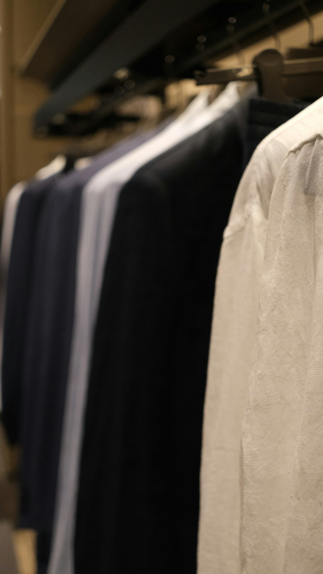 2025 Men’s Shirt Trends – The Evolution of Modern Menswear Business dresses in the store